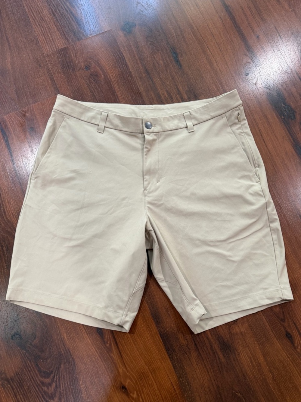 Lululemon Shorts Men 36 Beige Chino Golf Commission Stretch Performance 9 Inseam